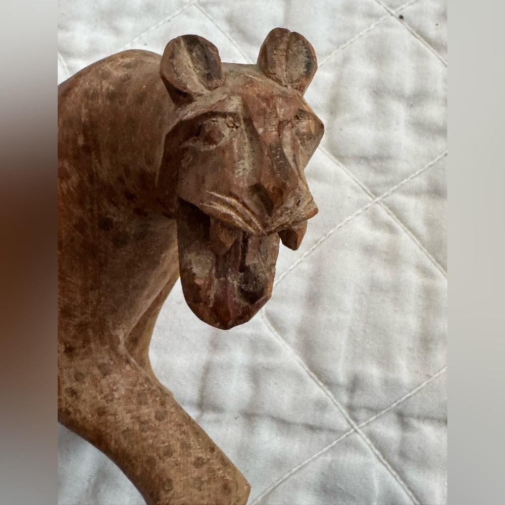 🦅Handcrafted Wooden Leopard Figurine.